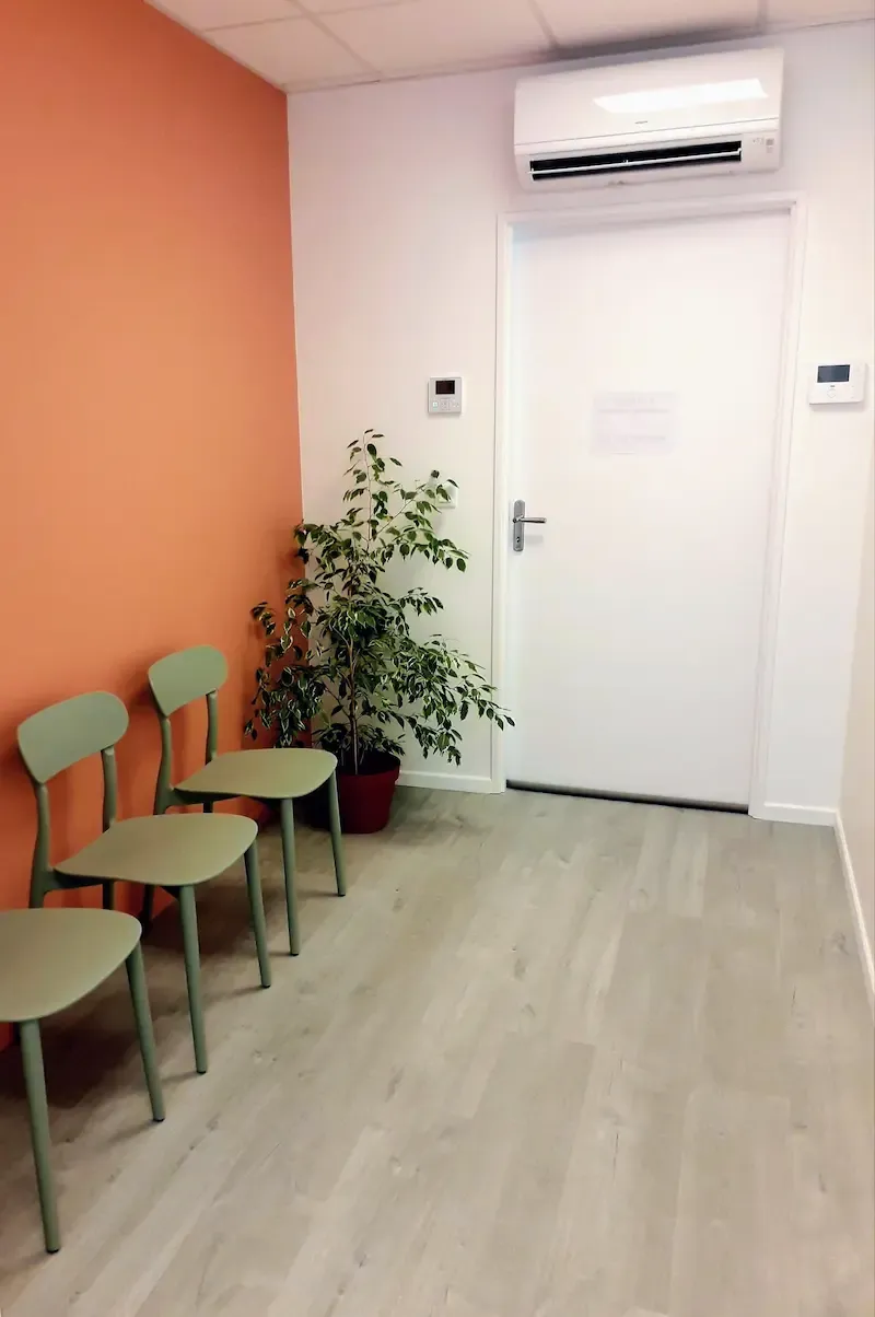 Salle d'attente du cabinet de psychologie d'Anglet